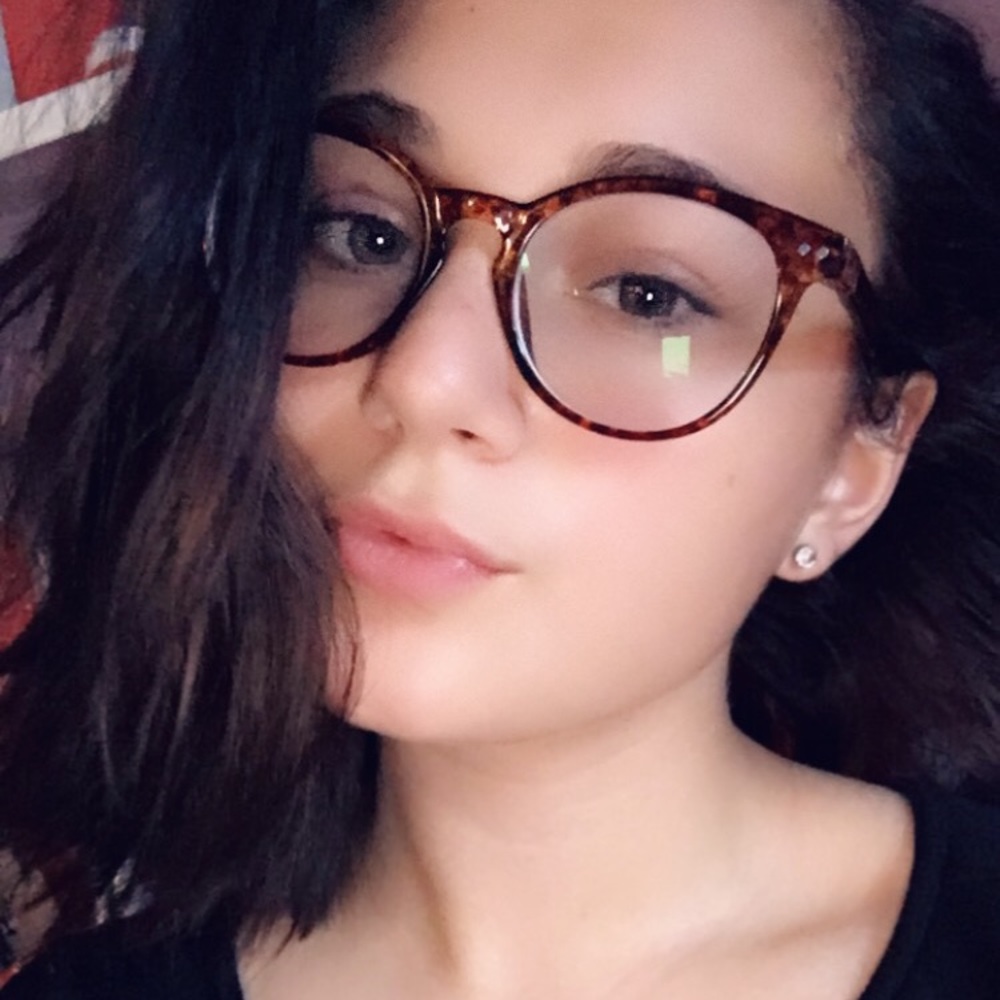 Meet your Posher, Lia